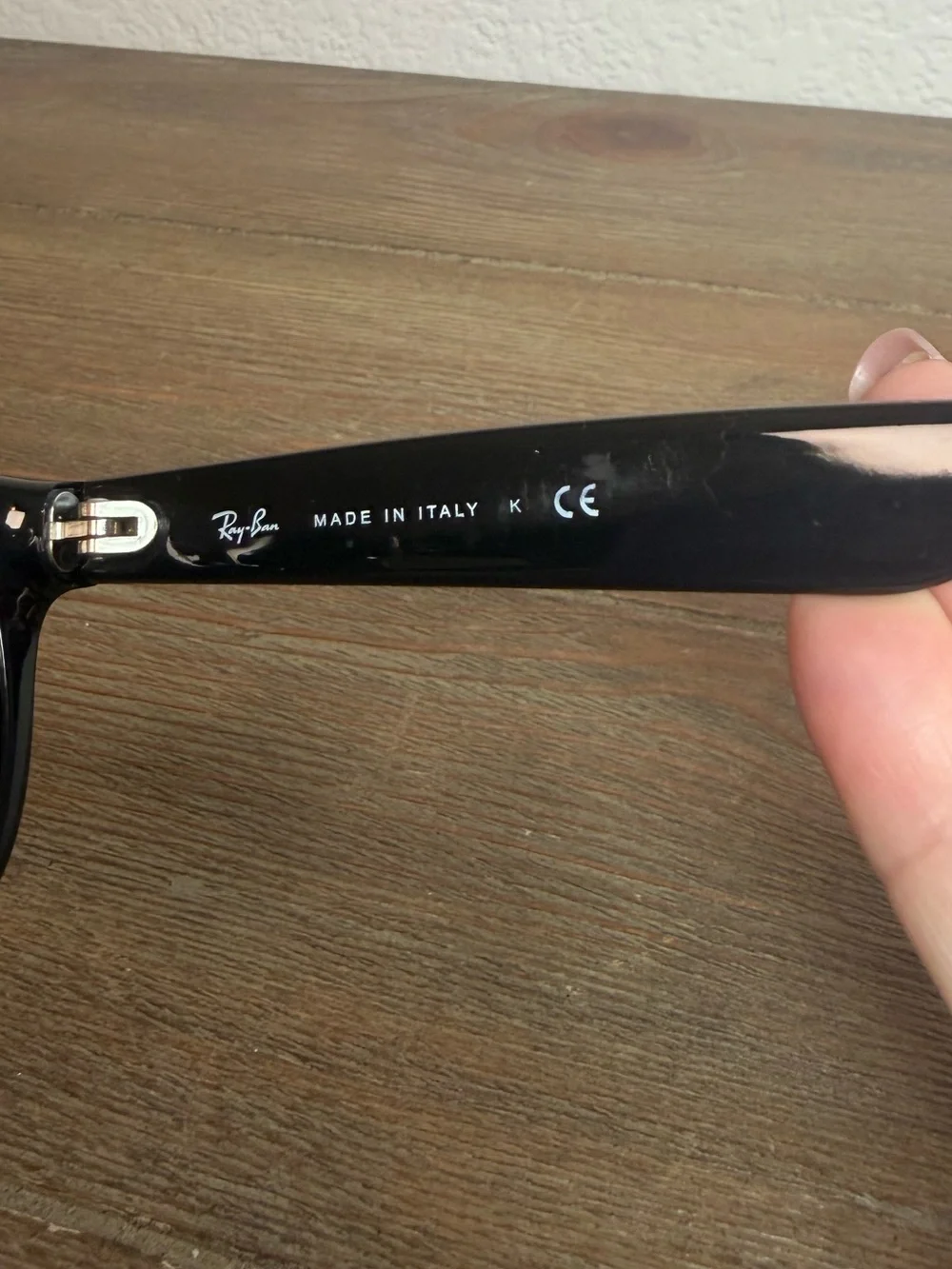 Ray-Ban RB2132 New Wayfarer Red & Black Sunglasses Made in Italy Great Condition